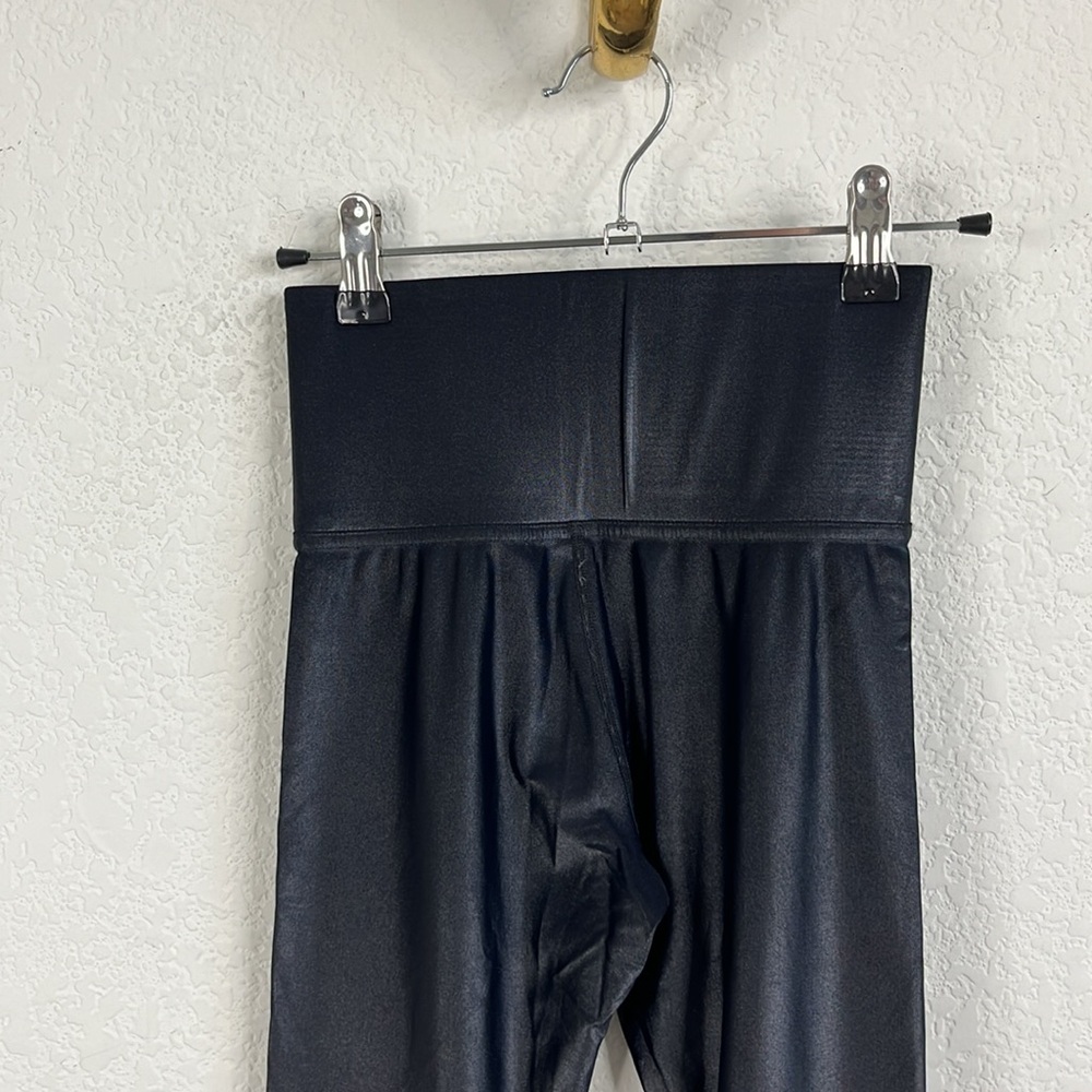 Carbon 38 High Rise Legging In Takara Shine Charcoal - Picture 5 of 7